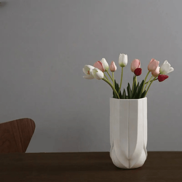 Geometric Vase ConnectRoom