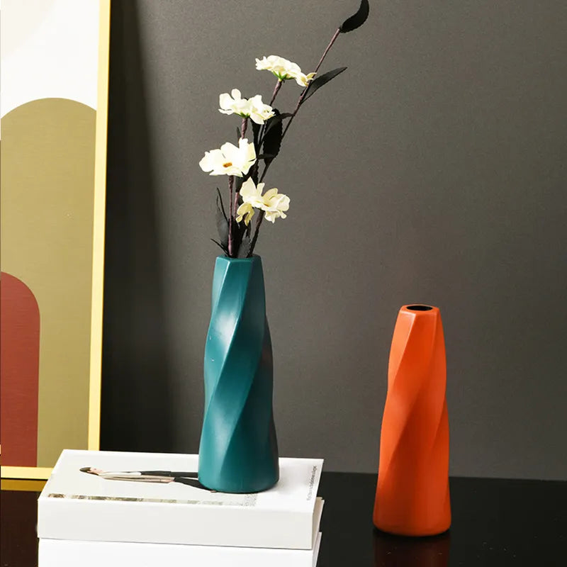 Modern Spiral Vase ConnectRoom